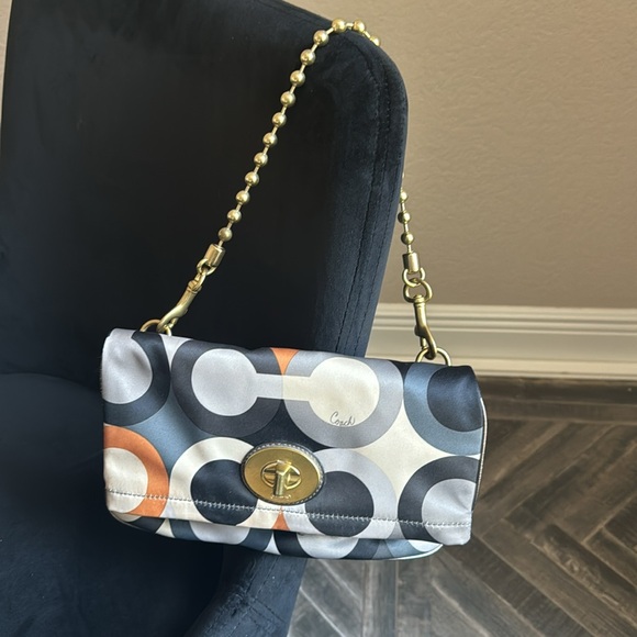 OP ART Coach purse- authentic - Picture 10 of 17